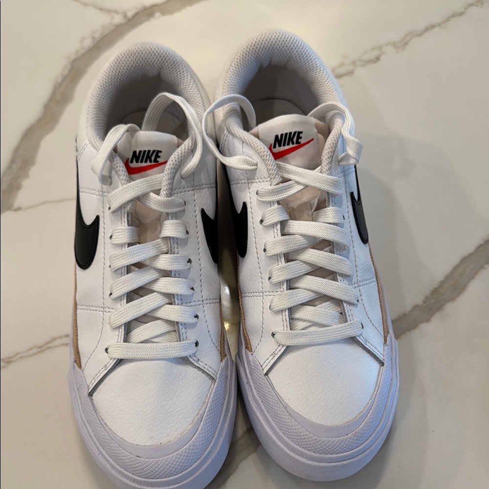 Nike White and Black Casual Sneakers